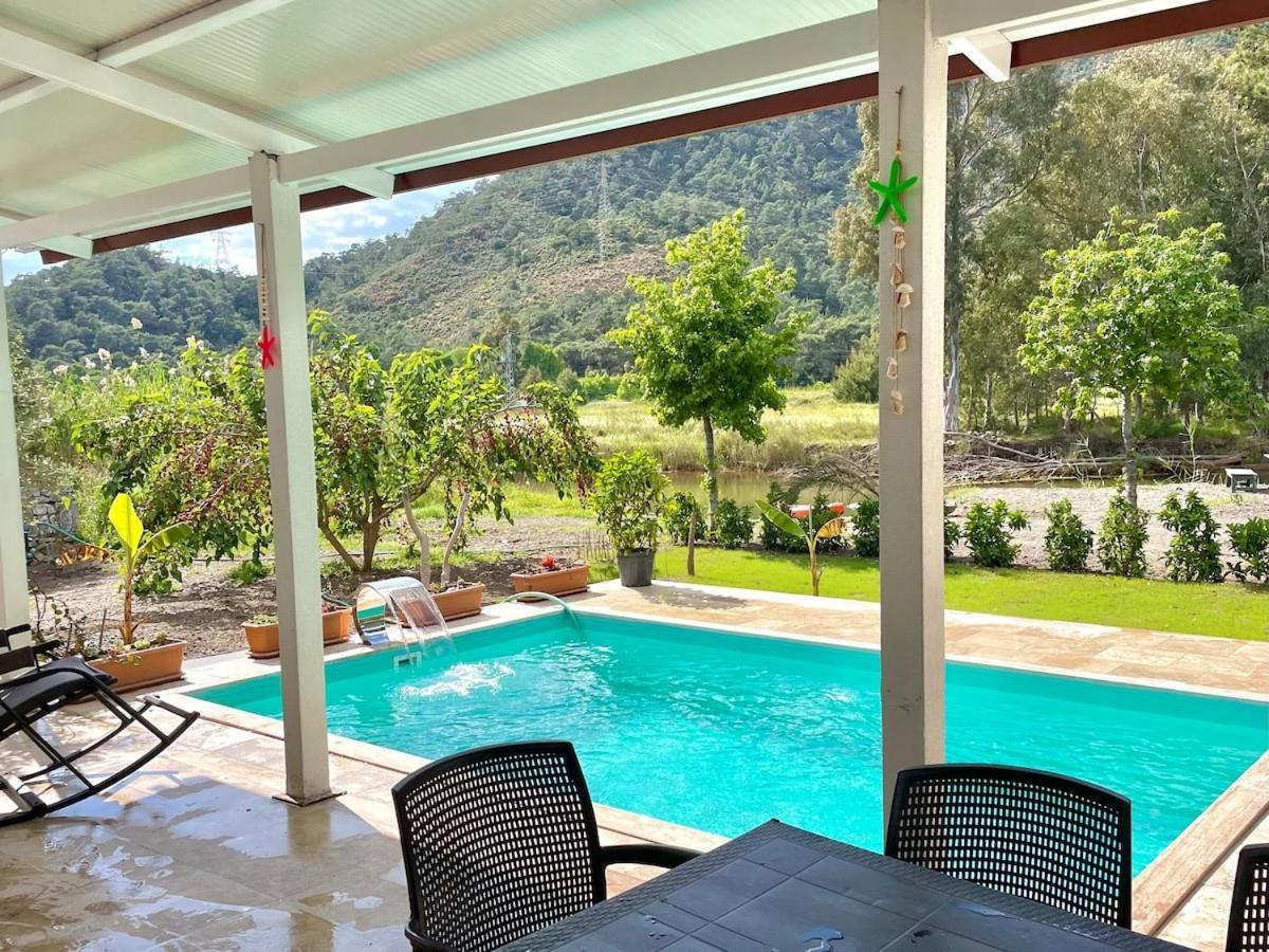 Villa Luxury With Pool In *